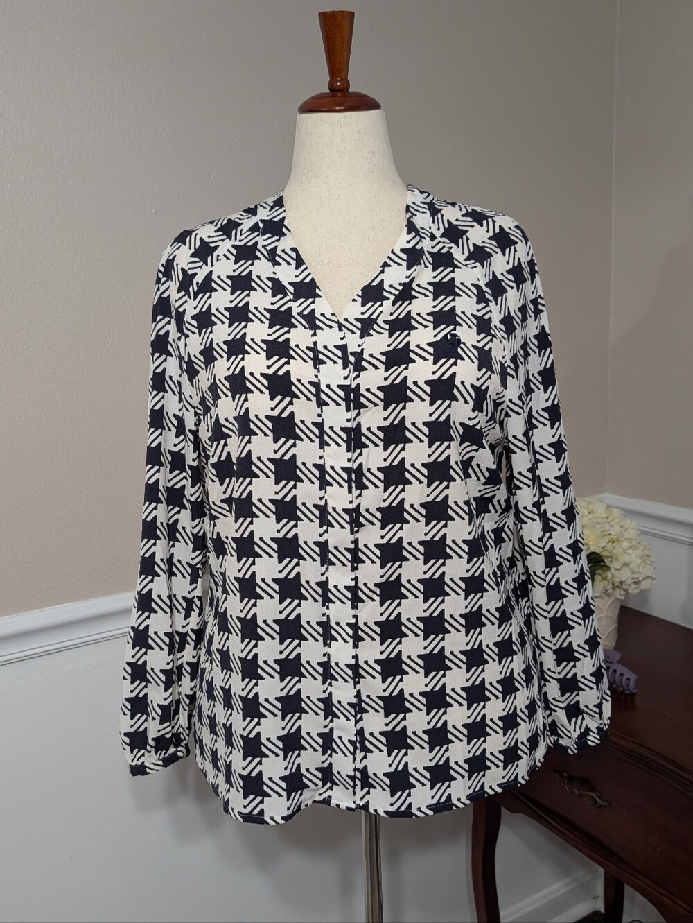 Chase Bank Lands End Apparel Navy Houndstooth Blouse